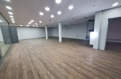 Barracão / Galpão / Depósito com 3 salas para alugar em Benfica, Rio de Janeiro 