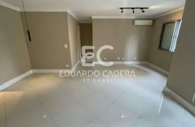 Viva com Estilo na Vila Olímpia: Encantadora Cobertura de 147m2 com Terraço Privativo