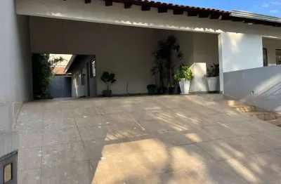 Casa à venda Rua Júlio Estrela Moreira (do Zerão), Jardim Canaã, Londrina, PR.