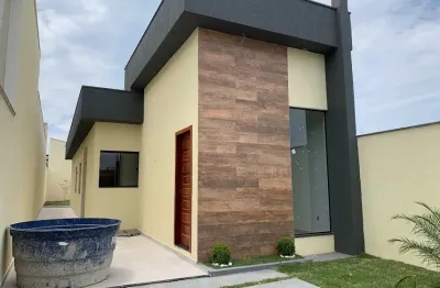 Linda casa linear composta de 3 quartos no bairro Recanto do Sol