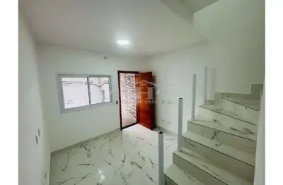 Oportunidade !! sobrado individual 02 dormitórios , bairro maracanã, 300m da praia .