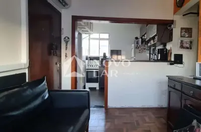 Apartamento com 2 quartos à venda na Travessa Escobar, 529, Camaquã, Porto Alegre por R$ 205.000