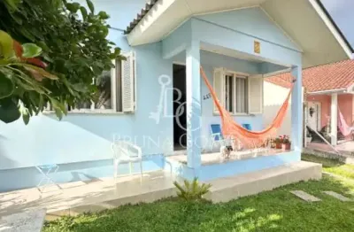 Linda e aconchegante casa localizada no Monte Belo em Flores da Cunha, 3 dormitórios, 2 vagas de garagem.