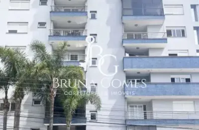 Apartamento semi mobiliado no Centro de Caxias do Sul, com  3 dormitórios, 2 banheiros.