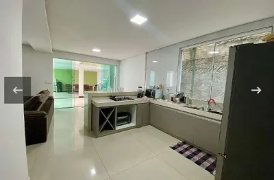 Casa com piscina aceito imóveis e carros até 450 mil +100 mil dinheiro e restante em parcelas 2500/m