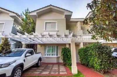 Casa em condomínio arborizado, com 3 quartos, sendo 1 suíte, 142 m², 2 vagas de garagem, 2 banheiros (1 lavabo e 1 social)