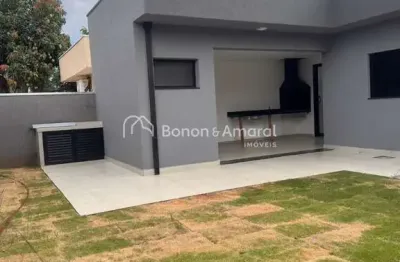 Casa térrea com 3 suítes no condomínio fechado raizes.