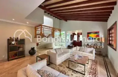 &#34;luxuosa residência de 822m² com suítes master, área de lazer completa e acabamento de alto padrão&#34;
