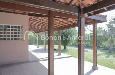 Chácara moderna com suíte master, varanda gourmet e piscina em condomínio tranquilo!