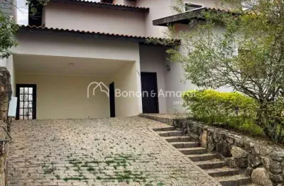 Casa em condomínio à venda, 3 suítes, salas integradas, 230 m² com vista para as montanhas em sousas
