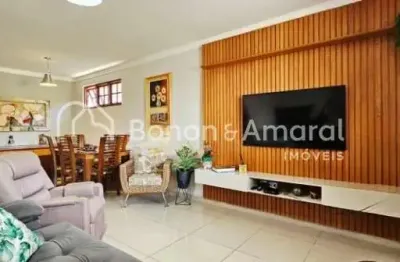 Casa térrea reformada para venda em condomínio no Taquaral em Campinas, 3 quartos e 4 vagas