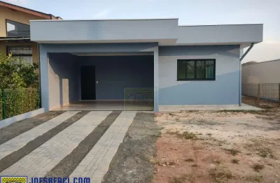 Casa / sobrado em condomínio no residencial portal do sol em holambra