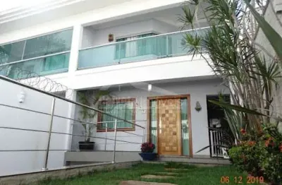 Compre Casa com 3 Dormitorios  1 Suite  3 Vagas e com 220M em Europa por R 890000  Imovel R