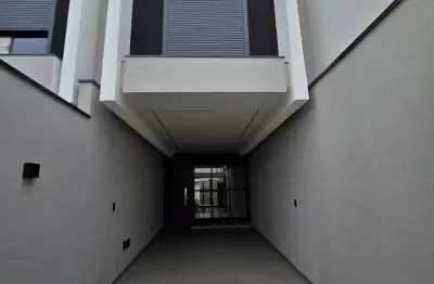 Sobrado novo com espaço gourmet, 2 vagas e suíte no Jardim Ipanema