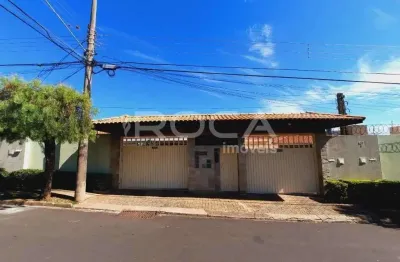 Casa Padrão à Venda e Locação no Bairro Cidade Jardim em São Carlos - 4 Dormitórios, Suíte e Muito Mais!