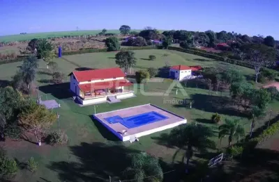 Chácara de recreio, com área de 28.500 m2 (2,85 ha), próximo às margens do rio mogi guaçu, totalmente cercada com cerca de arame farpado e pingos de ouro, um sonho de consumo!