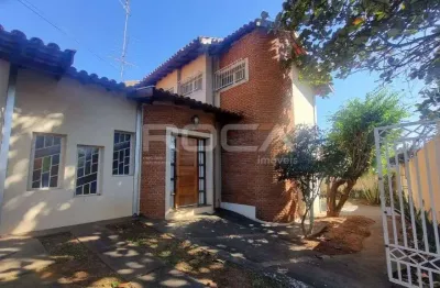 Espaçoso sobrado à venda no jardim macarengo, são carlos: 4 dormitórios, edícula e 8 garagens!