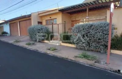 Linda casa, com aquecedor sola, fotovoltaica, ar condicionado, armários em todos os cômodos, portões eletrônicos