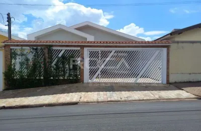 Casa térrea com 3 dormitórios e área verde no jardim paulistano