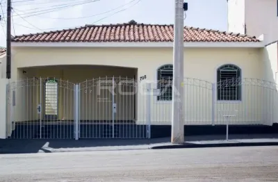 Linda casa à venda na vila são josé, são carlos - 3 dormitórios, edícula e piso de madeira
