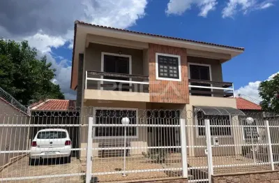 Casa de alto padrão no centro de são carlos com 3 dormitórios e 5 banheiros