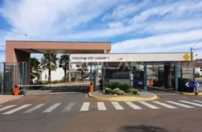 Encantadora casa de 2 dormitórios com suíte e churrasqueira em condomínio fechado em moradas 2