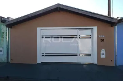 Casa padrão com 3 dormitórios e churrasqueira no parque novo mundo