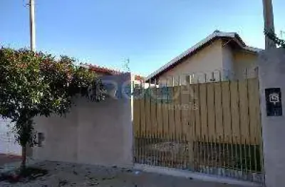 Casa à venda no Jardim Araucária, São Carlos | 2 dormitórios, 2 garagens | Imperdível!