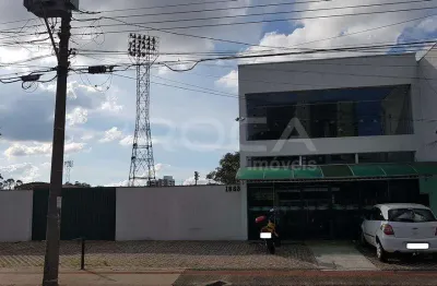Ótimo salão comercial à venda no centro de são carlos - 6 banheiros e 20 vagas de garagem!