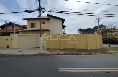 Casa de alto padrão com piscina e edícula em residencial samambaia