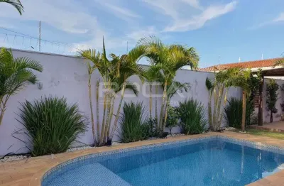 Casa com piscina aquecida, pergolado e lago de carpas no jardim embaré, são carlos
