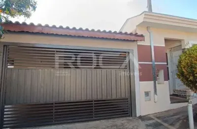 Casa à venda no jardim araucária, são carlos: 2 dormitórios, 2 banheiros, churrasqueira e quintal!