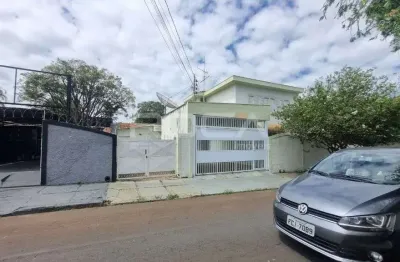 Linda Casa à venda no CENTRO de São Carlos com 3 dormitórios e edícula