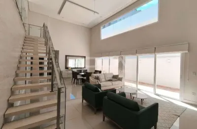 Casa à Venda no Parque Faber Castell I - 3 Suítes e Piscina Aquecida.