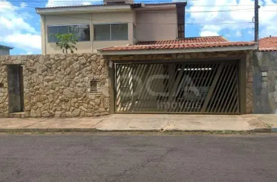 Casa de luxo em planalto paraíso: 4 dormitórios, piscina e churrasqueira