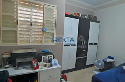 Casa padrão à venda na vila faria, são carlos: 2 dormitórios, suíte, churrasqueira e garagem coberta