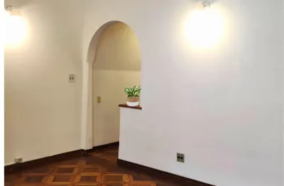 Sobrado charmoso de vila na Vila Romana com 2 dormitórios e 2 vagas,