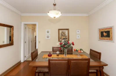 Lindo apartamento na Pompeia, com 3 dormitórios, 1 suíte, sacada, 2 vagas!