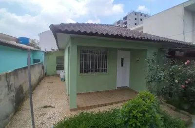 Casa térrea 253m², 3 dormitórios, 1 vaga, á venda no Baeta Neves - São Bernardo do Campo.