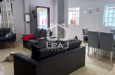 Sobrado à venda de 150m² com 4 quartos sendo 1 suíte e 2 vagas no jardim avenida