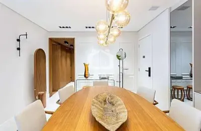 Apartamento à venda possui 128m2 com 3 dormitórios e 3 vagas de garagem, no valor de r$1.800.000,00