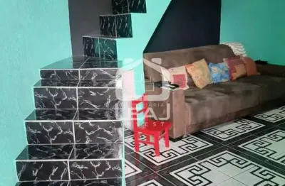 Sobrado para venda de 60m² no Jardim Beatriz com 2 quartos e 2 vagas de garagem