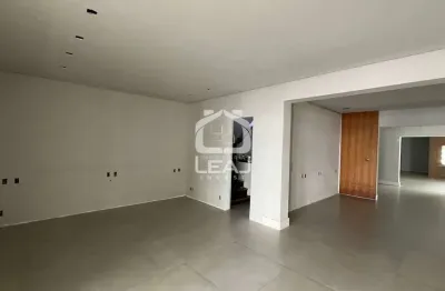 Sobrado para locação comercial de 230m² em indianópolis com 4 salas e 4 vagas