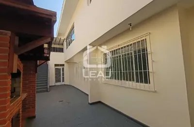 Sobrado à venda de 175m² no jardim tupã com 3 quartos e 3 vagas de garagem