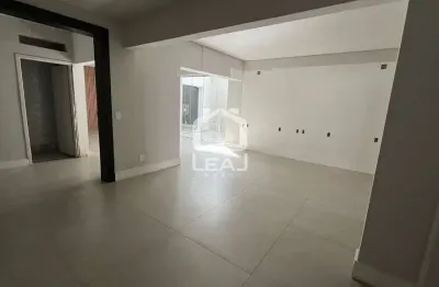 Casa comercial com 4 salas para alugar na Avenida dos Eucaliptos, 154, Indianópolis, São Paulo