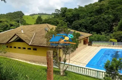 Sítio com 44 mil m² em nazaré paulista rico em água e ótima localização.