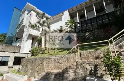 Casa localizada no ilha porchat com elevador, piscina e uma vista maravilhosa!!