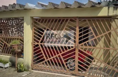 Venha morar em uma charmosa casa de vila térrea, localizada em uma rua tranquila e segura