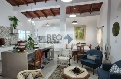 Venha conhecer esta incrível casa térrea totalmente reformada! com ar condicionado em alguns cômodos!!