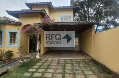 Linda casa em atibaia com um salão bem agradável e um jardim com muitas árvores frutíferas!!